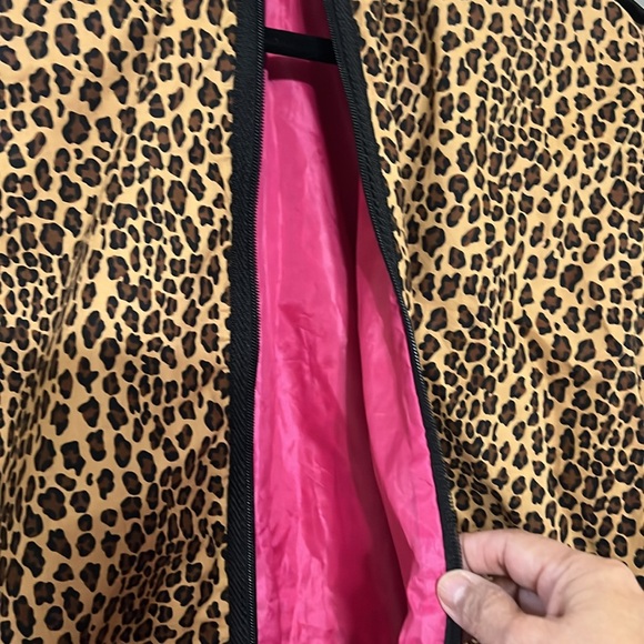 ANIMAL PRINT GARMENT HOLDER 39” x 22” - Picture 6 of 8